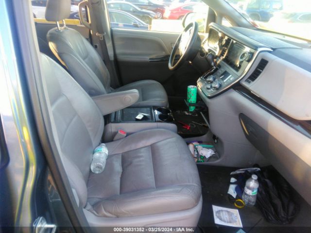 5TDYZ3DC9HS766560 Toyota Sienna Xle Premium 8 Passenger