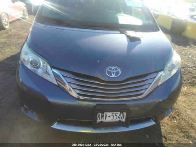 5TDYZ3DC9HS766560 Toyota Sienna Xle Premium 8 Passenger