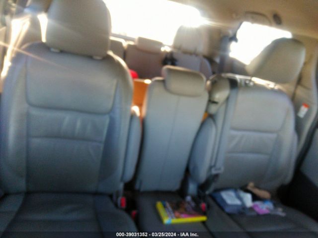 5TDYZ3DC9HS766560 Toyota Sienna Xle Premium 8 Passenger