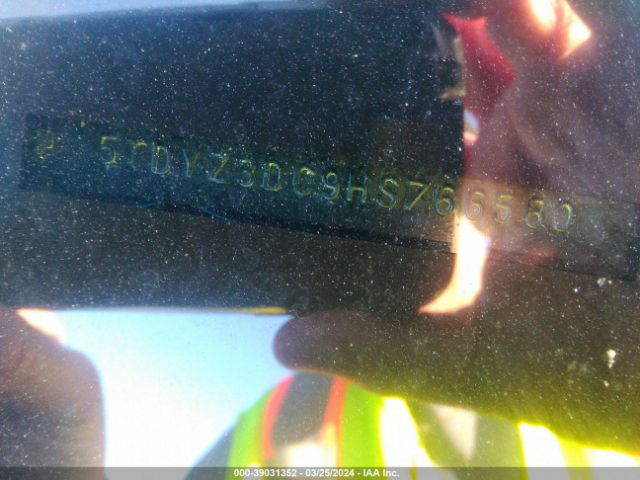 5TDYZ3DC9HS766560 Toyota Sienna Xle Premium 8 Passenger