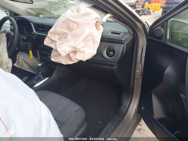 Toyota COROLLA LE 2018 5YFBURHE8JP762520 Image 5