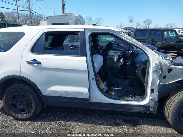 Ford Utility Police Interceptor 2017 1FM5K8AR4HGB40739 Image 13
