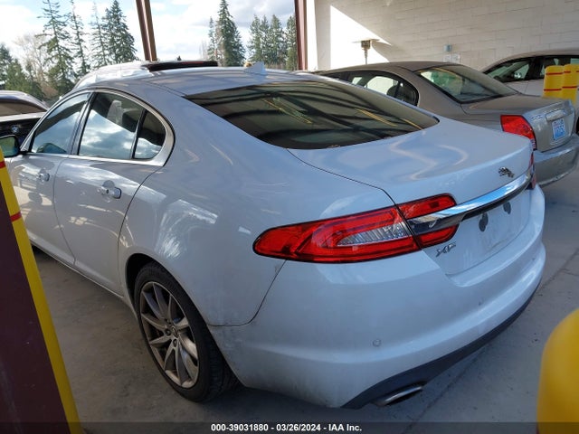 2013 JAGUAR XF SAJWA0ES5DPS79834 Photo 2