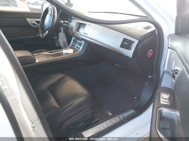 2013 JAGUAR XF SAJWA0ES5DPS79834 Photo 4