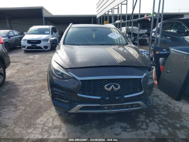 SJKCH5CR8HA022795 Infiniti Qx30 Premium