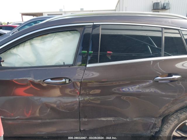 SJKCH5CR8HA022795 Infiniti Qx30 Premium