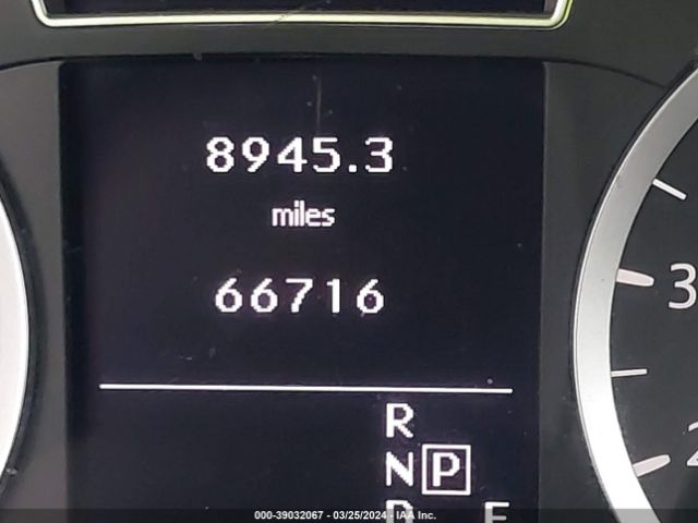 SJKCH5CR8HA022795 Infiniti Qx30 Premium