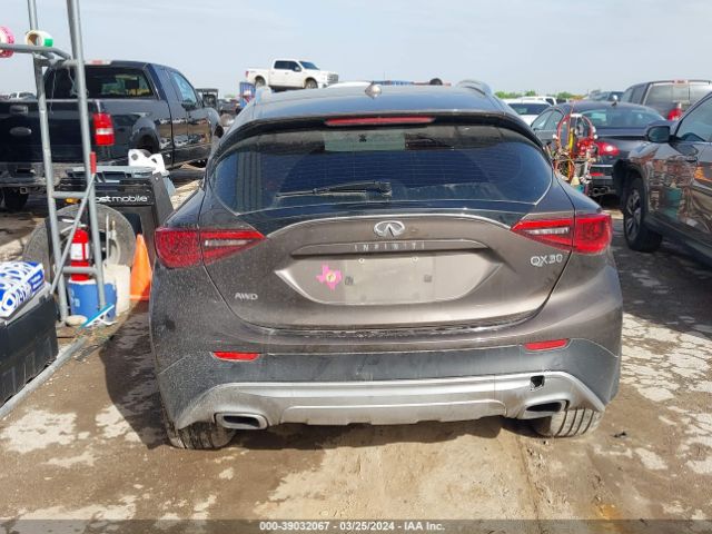 SJKCH5CR8HA022795 Infiniti Qx30 Premium