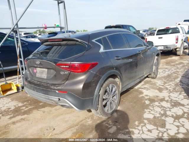 SJKCH5CR8HA022795 Infiniti Qx30 Premium