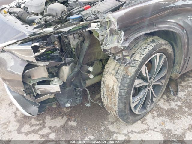 SJKCH5CR8HA022795 Infiniti Qx30 Premium