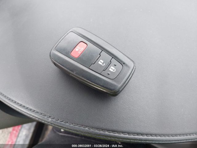 NMTKHMBX2JR004017 Toyota C-hr Xle Premium