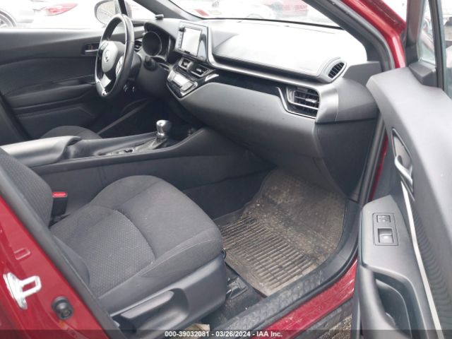 NMTKHMBX2JR004017 Toyota C-hr Xle Premium