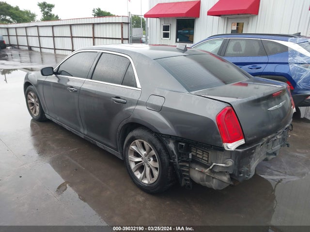 Chrysler 300 Limited 2015 2C3CCAAG0FH930060 Image 3