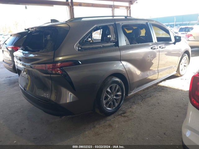Toyota SIENNA XLE 2021 5TDJRKEC6MS062742 Image 4