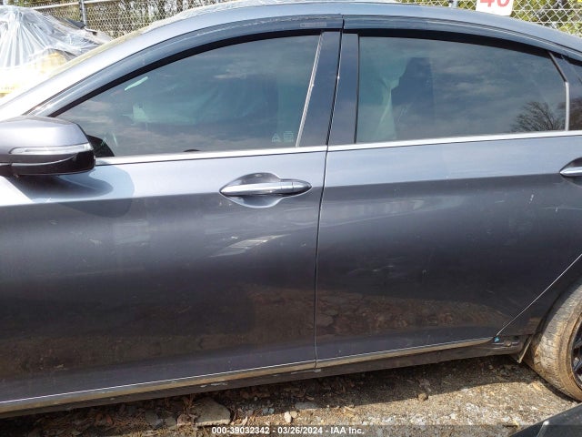 Genesis G80 3.8 2017 KMHGN4JE7HU169112 Image 14