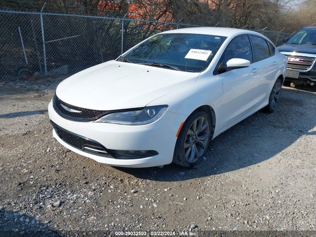 Chrysler 200 S 2015 1C3CCCDG7FN523321 Image 2