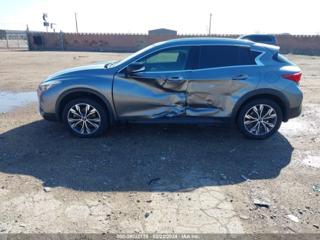 SJKCH5CR9HA024605 Infiniti Qx30 Premium