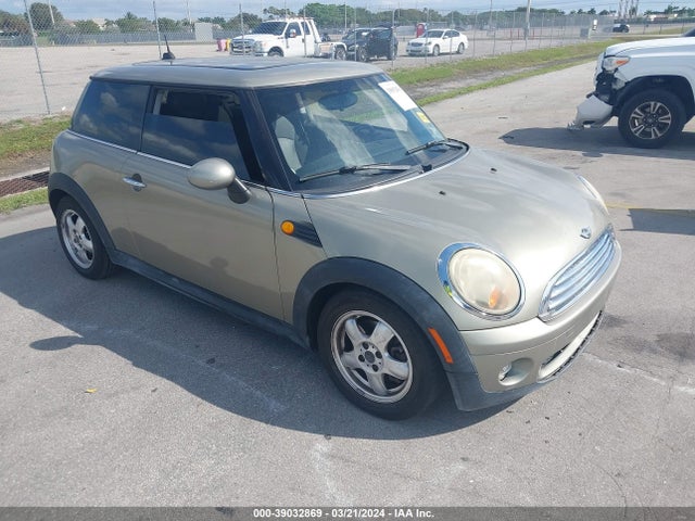 2010 MINI COOPER WMWMF3C57ATZ24554 Photo 0