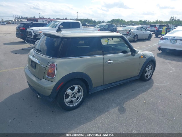 2010 MINI COOPER WMWMF3C57ATZ24554 Photo 3