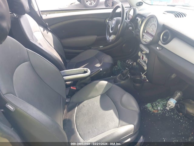 2010 MINI COOPER WMWMF3C57ATZ24554 Photo 4