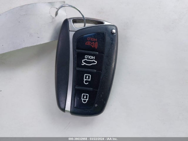 Hyundai Genesis 3.8 2016 KMHGN4JE8GU142497 Image 11