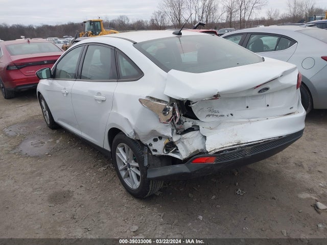 Ford FOCUS SE 2018 1FADP3F26JL267396 Image 3