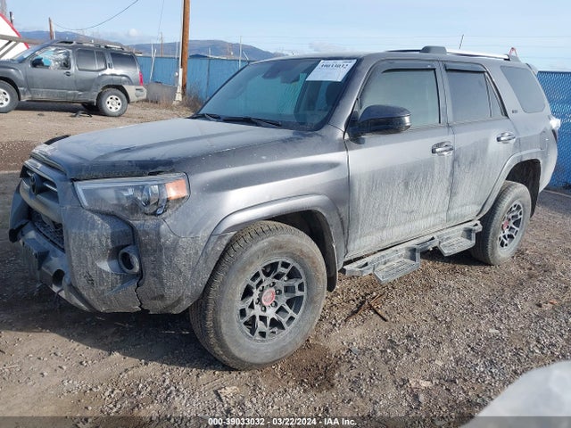Toyota 4RUNNER SR5 2022 JTEMU5JR0N6077712 Image 2