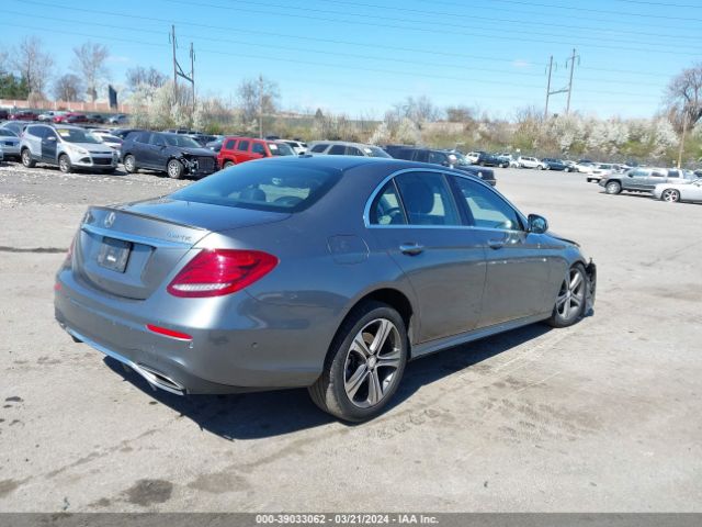 WDDZF4KB2HA136704 Mercedes-Benz E 300 4matic