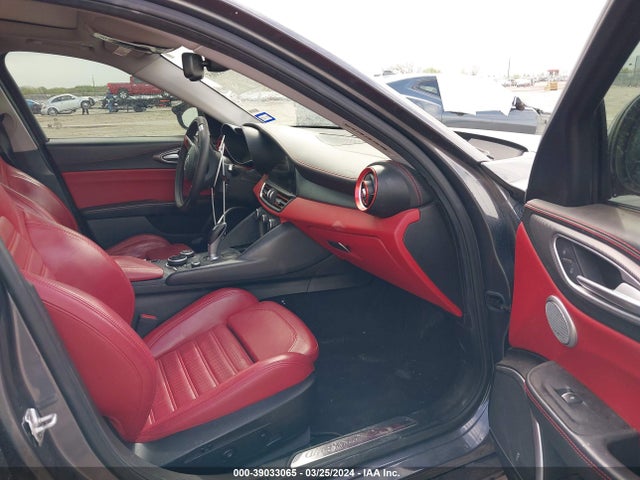 ZARFAECNXH7552335 Alfa Romeo Giulia Ti Rwd