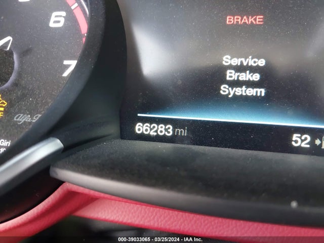 ZARFAECNXH7552335 Alfa Romeo Giulia Ti Rwd