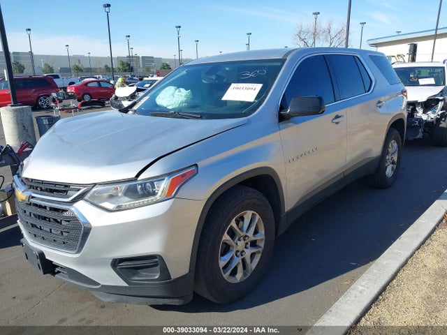 Chevrolet Traverse Ls 2018 1GNEVFKW7JJ187042 Image 2