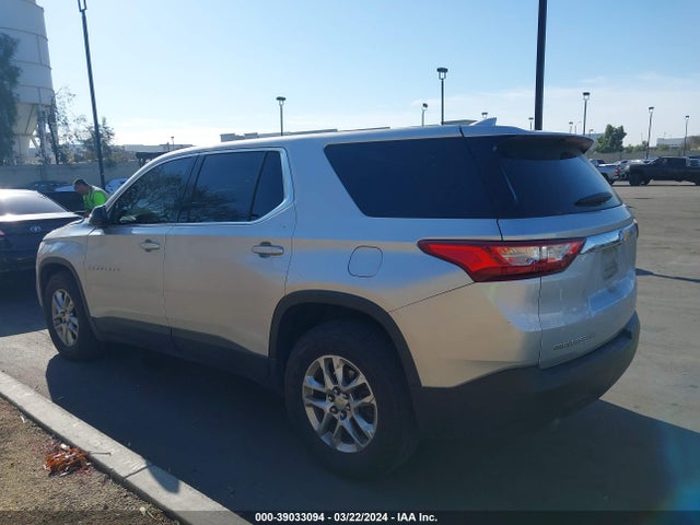 Chevrolet Traverse Ls 2018 1GNEVFKW7JJ187042 Image 3