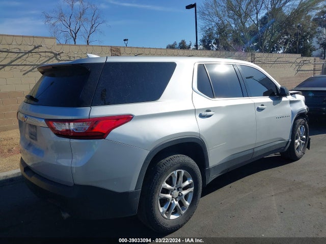Chevrolet Traverse Ls 2018 1GNEVFKW7JJ187042 Image 4