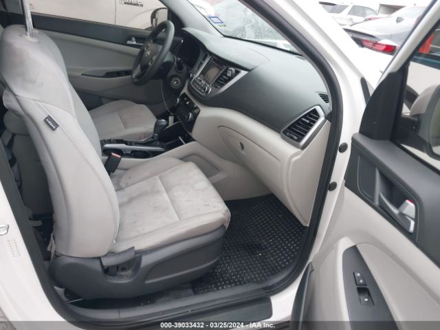 KM8J33A44GU148570 Hyundai TUCSON SE