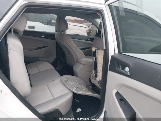 KM8J33A44GU148570 Hyundai TUCSON SE