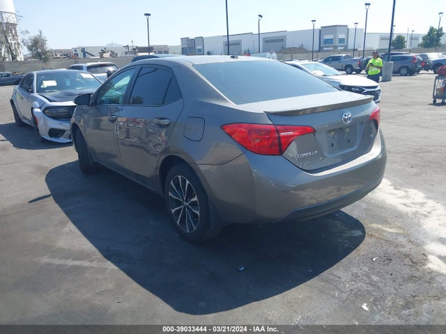 Toyota COROLLA SE 2017 5YFBURHE5HP684014 Image 3