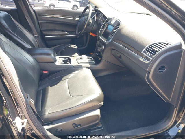 2C3CCAKG0JH137817 Chrysler 300 Limited Awd