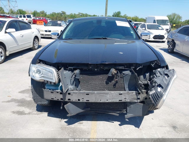 2C3CCAKG0JH137817 Chrysler 300 Limited Awd