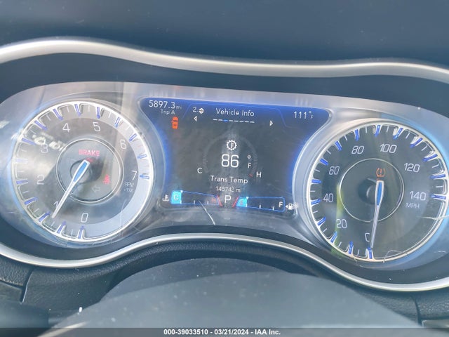 2C3CCAKG0JH137817 Chrysler 300 Limited Awd