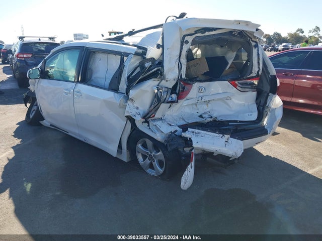 Toyota SIENNA LE 2020 5TDKZ3DC6LS043327 Image 3