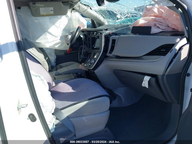 Toyota SIENNA LE 2020 5TDKZ3DC6LS043327 Image 5
