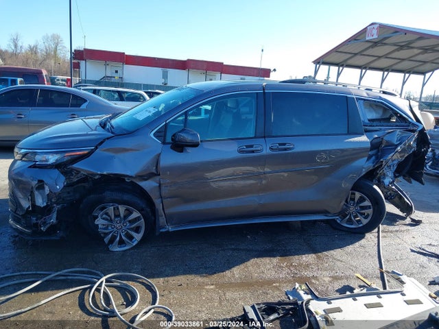 Toyota SIENNA LE 2022 5TDKSKFC7NS044288 Image 14