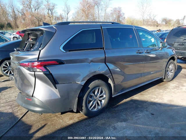Toyota SIENNA LE 2022 5TDKSKFC7NS044288 Image 4