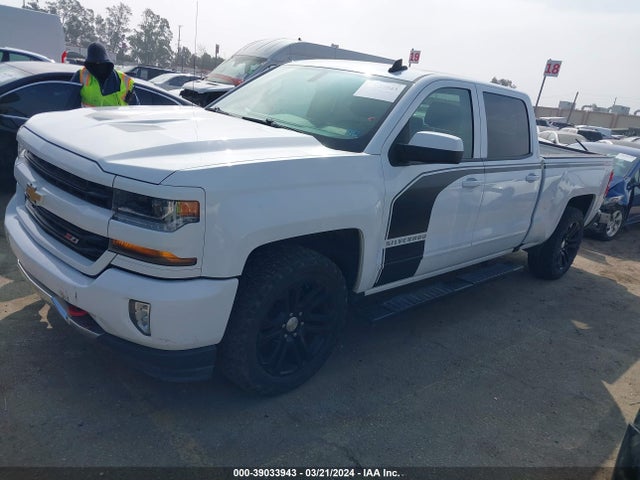 Chevrolet Silverado 1500 2lt 2018 1GCUKRECXJF245583 Image 2