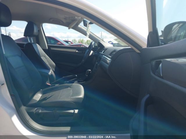 1VWAS7A39FC046737 Volkswagen Passat 1.8t Wolfsburg Edition
