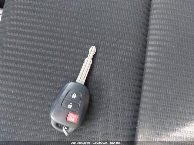 Toyota RAV4 LE 2014 JTMZFREVXED040195 Image 11