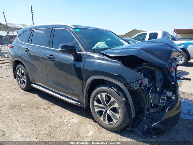 Toyota Highlander Xle 2022 5TDGZRAH8NS559944 Image 1