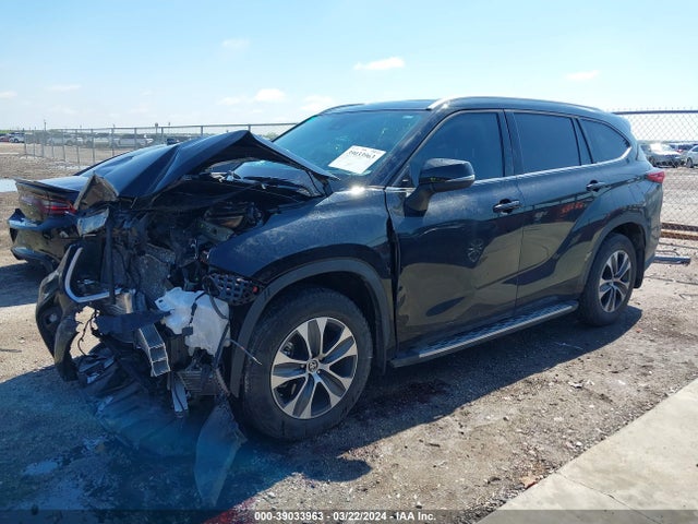 Toyota Highlander Xle 2022 5TDGZRAH8NS559944 Image 2