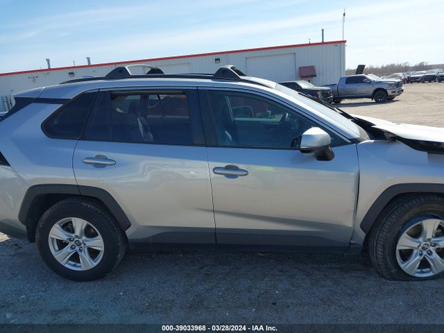 Toyota Rav4 Xle 2019 JTMW1RFV0KJ005405 Image 13