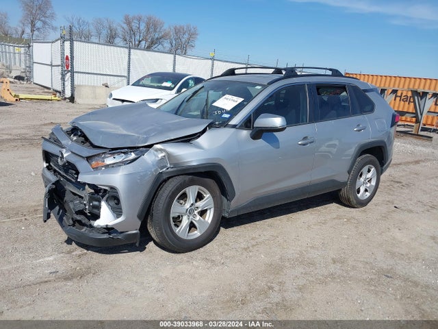 Toyota Rav4 Xle 2019 JTMW1RFV0KJ005405 Image 2